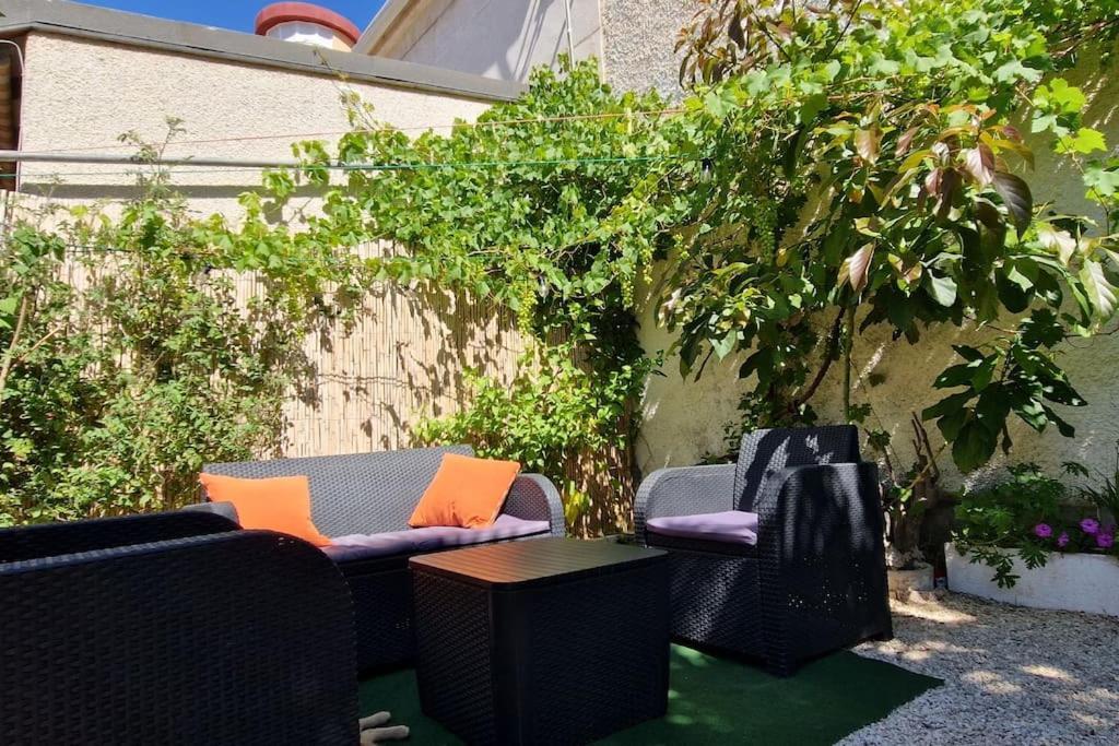 Oscar'S Chillout House By The Beach サンタ・ポラ エクステリア 写真