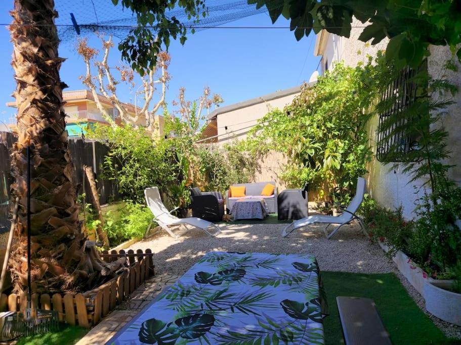Oscar'S Chillout House By The Beach サンタ・ポラ エクステリア 写真